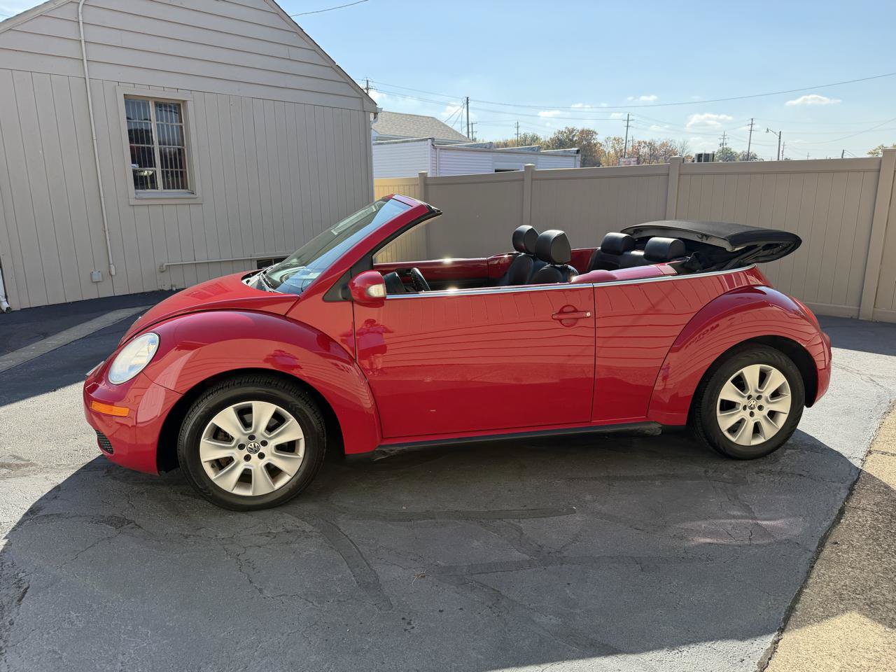 Used 2010 Volkswagen Beetle Convertible FWD image 15