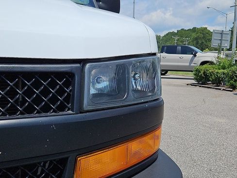 Used 2022 Chevrolet Express 2500 w/ Driver Convenience Package RWD image 9