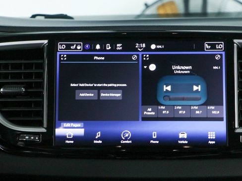 Used 2024 Chrysler Pacifica Touring-L FWD image 19