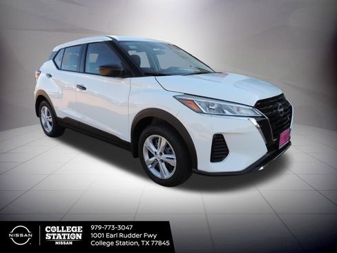 New 2025 Nissan Kicks Play S image 3