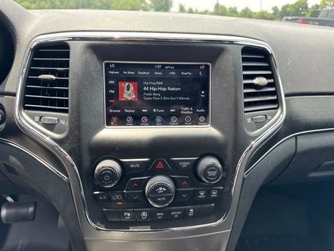 Used 2018 Jeep Grand Cherokee Limited AWD/4WD image 30