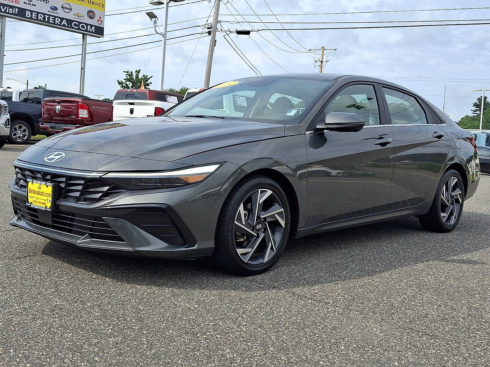 Used 2024 Hyundai Elantra Limited FWD image 3
