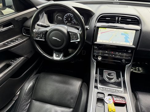 Used 2018 Jaguar XE S RWD image 23