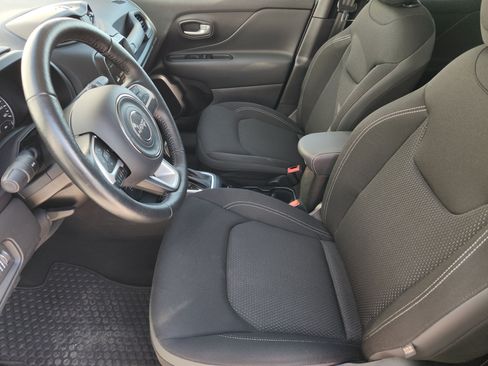 Used 2023 Jeep Renegade Latitude w/ Premium Group AWD/4WD image 15