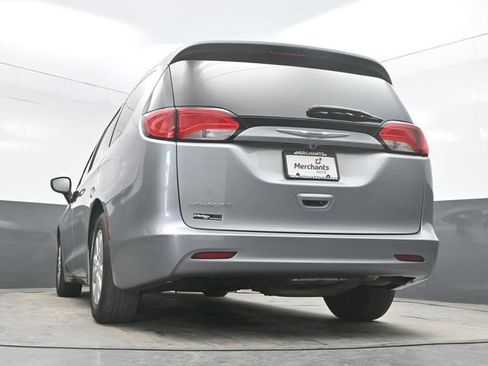 Used 2020 Chrysler Voyager L FWD image 35