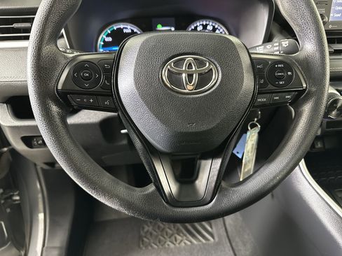 Used 2021 Toyota RAV4 LE image 47