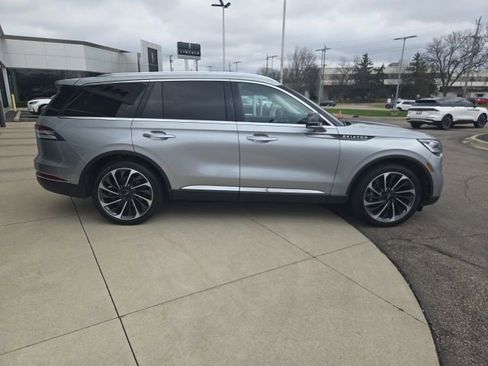 Used 2023 Lincoln Aviator Reserve w/ Equipment Group 201A image 2
