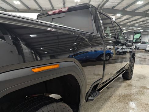 Used 2021 GMC Sierra 2500 Denali w/ Denali Black Diamond Edition image 3