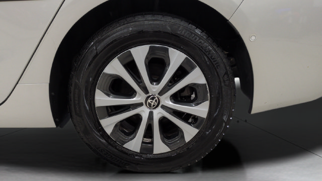 Used 2022 Toyota Prius LE AWD/4WD image 26