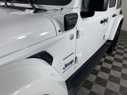 Used 2023 Jeep Wrangler Unlimited Sahara AWD/4WD image 9