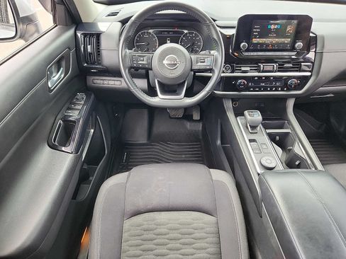 Used 2022 Nissan Pathfinder SV AWD/4WD image 11