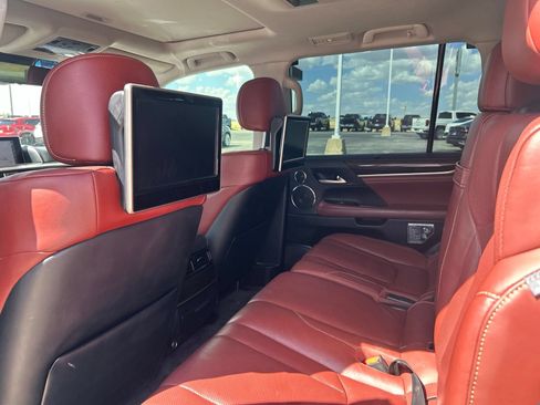 Used 2017 Lexus LX 570 4WD w/ Luxury Package image 9