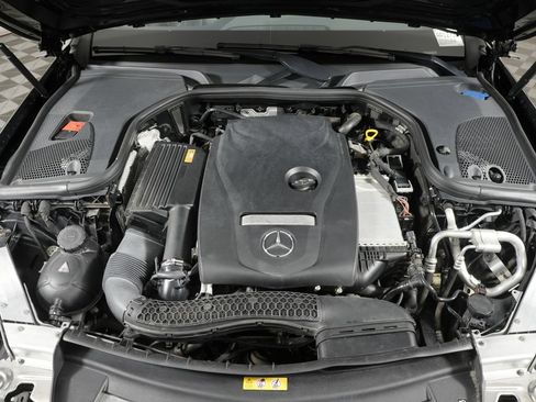 Used 2017 Mercedes-Benz E 300 4MATIC image 37