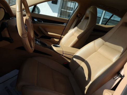Used 2016 Porsche Panamera S image 7