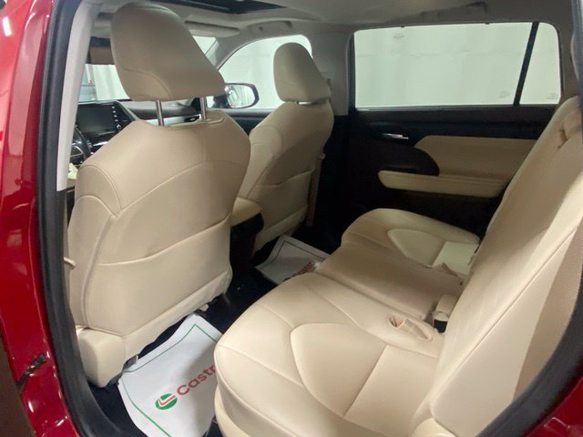 Used 2020 Toyota Highlander XLE FWD image 13