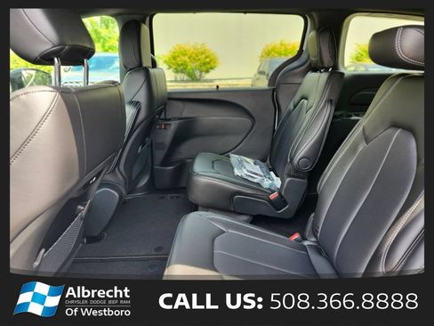 New 2026 Chrysler Pacifica Select w/ S Appearance Package AWD/4WD image 16