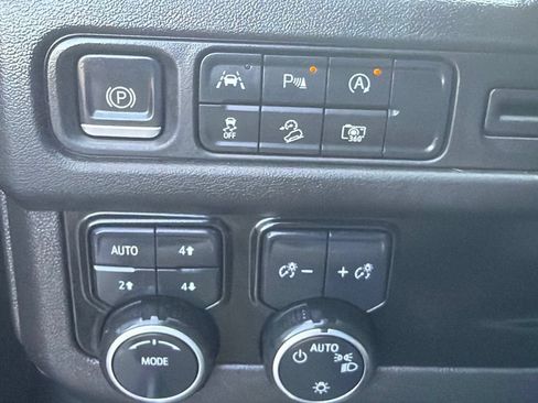 Used 2023 Chevrolet Tahoe Z71 w/ Luxury Package AWD/4WD image 25