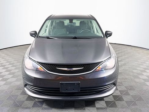 Used 2020 Chrysler Voyager LX FWD image 2