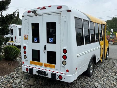 Used 2014 Chevrolet Express 3500 image 4