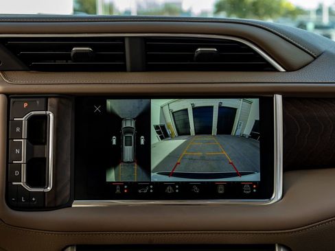 Used 2024 GMC Yukon XL Denali w/ Advanced Technology Package image 25