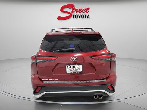 Used 2023 Toyota Highlander XSE FWD image 3