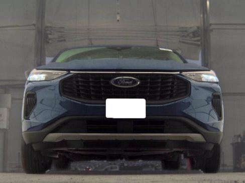 Used 2023 Ford Escape Active w/ Tech Pack #1 AWD/4WD image 4