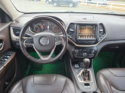 Used 2017 Jeep Cherokee Trailhawk image 16