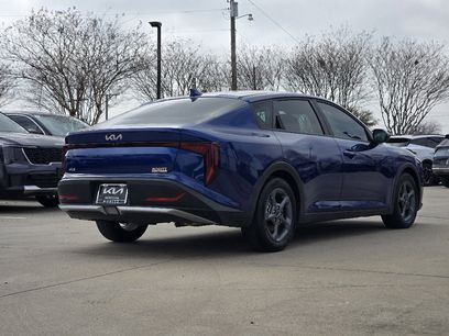 New 2025 Kia K4 LXS