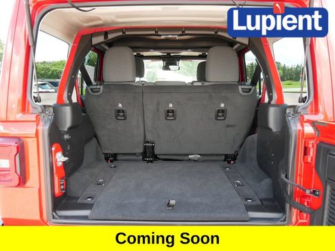 Used 2025 Jeep Wrangler Unlimited Sahara AWD/4WD image 10