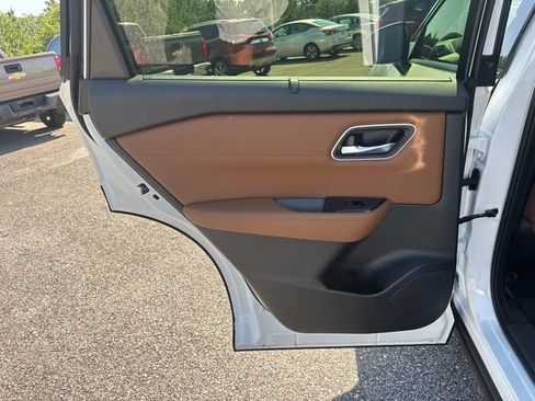 New 2026 Nissan Rogue Platinum AWD/4WD image 15