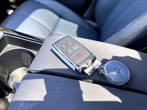 Used 2026 Land Rover Range Rover Velar S AWD/4WD image 11