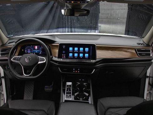 Used 2024 Volkswagen Atlas SE image 24