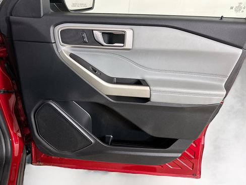 Used 2022 Ford Explorer XLT w/ Equipment Group 202A image 33