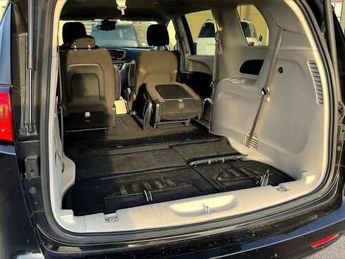 Used 2023 Chrysler Voyager LX image 12
