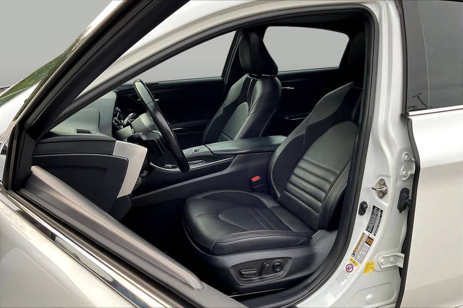 Used 2019 Toyota Avalon Touring FWD image 8
