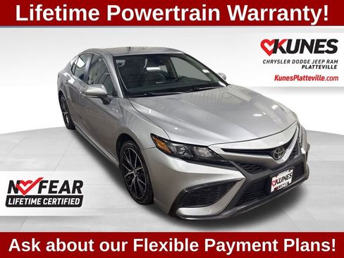 Used 2024 Toyota Camry SE image 1