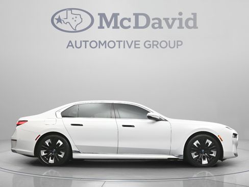 Used 2023 BMW i7 xDrive60 AWD/4WD image 34