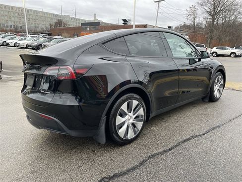 Used 2021 Tesla Model Y Long Range image 8