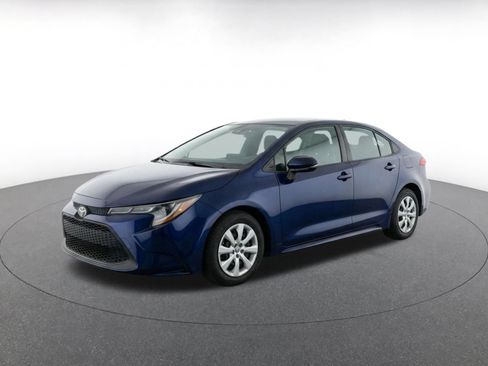 Used 2025 Toyota Corolla LE FWD image 3