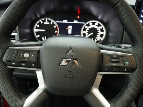 New 2026 Mitsubishi Outlander SE FWD image 8