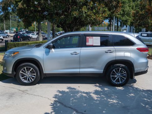 Used 2019 Toyota Highlander XLE AWD/4WD image 7