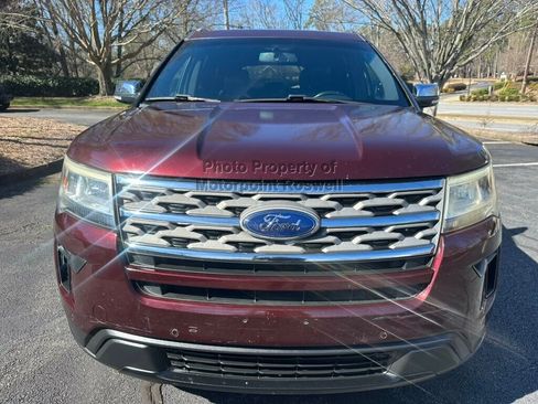 Used 2018 Ford Explorer XLT FWD image 3