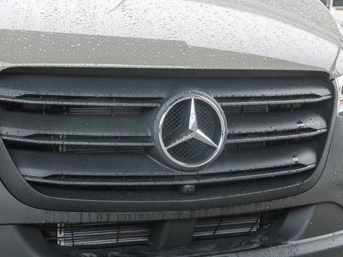 Used 2024 Mercedes-Benz Sprinter 2500 image 5