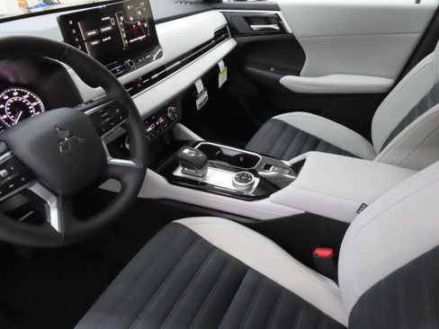 New 2026 Mitsubishi Outlander SE AWD/4WD image 19