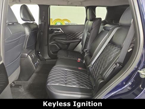 Used 2024 Mitsubishi Outlander SEL AWD/4WD image 12