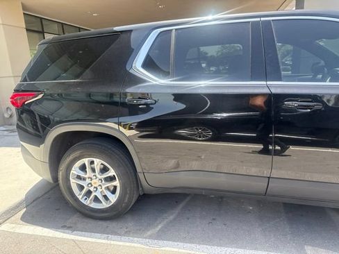 Used 2023 Chevrolet Traverse LS FWD image 5