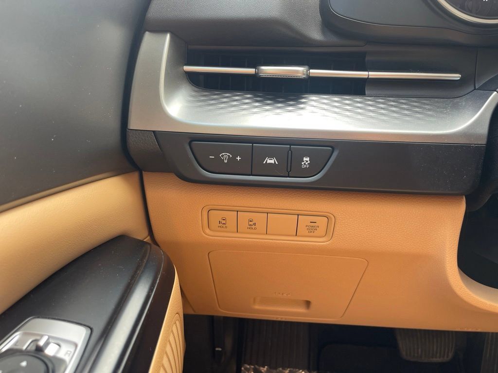 Used 2024 Kia Carnival LX FWD image 26