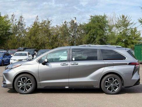 Used 2026 Toyota Sienna Platinum AWD/4WD image 2