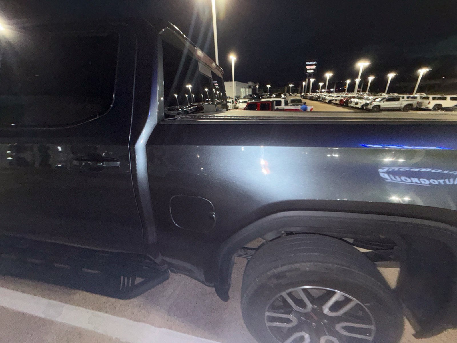 Used 2021 GMC Sierra 1500 AT4 w/ AT4 Premium Package AWD/4WD image 11