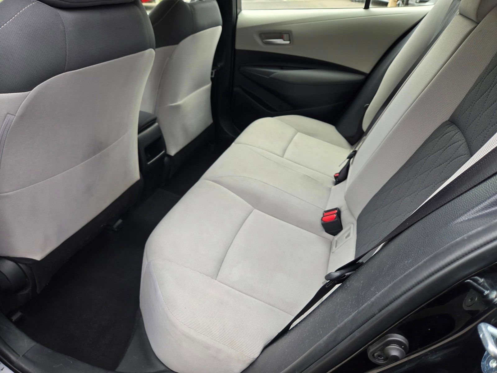 Used 2020 Toyota Corolla LE w/ Carpet Mat Package (TMS) FWD image 16